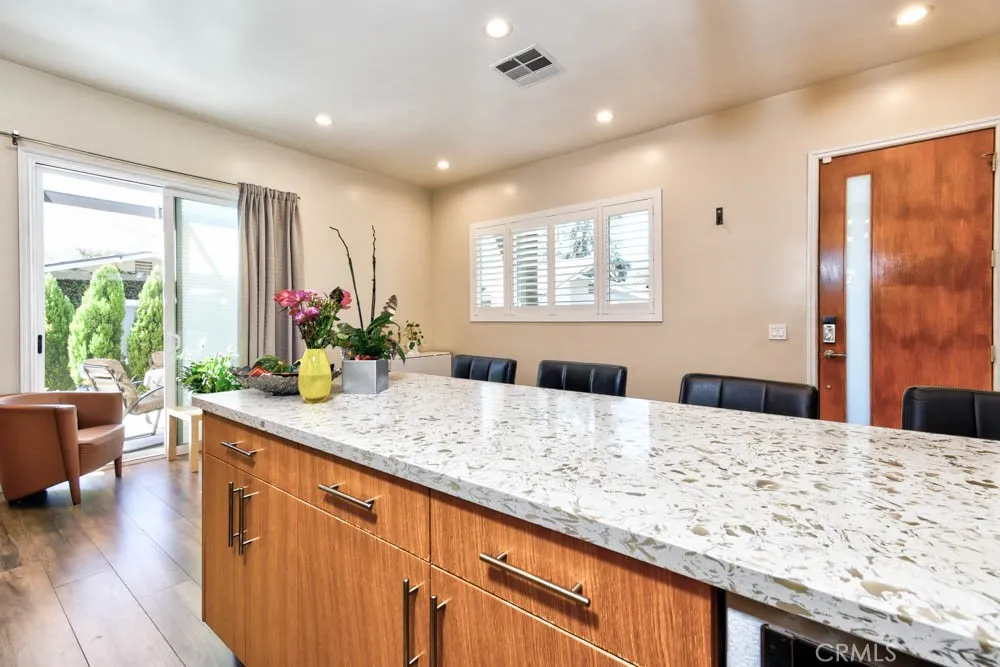 1018 La Presa Drive Pasadena, CA 91107
