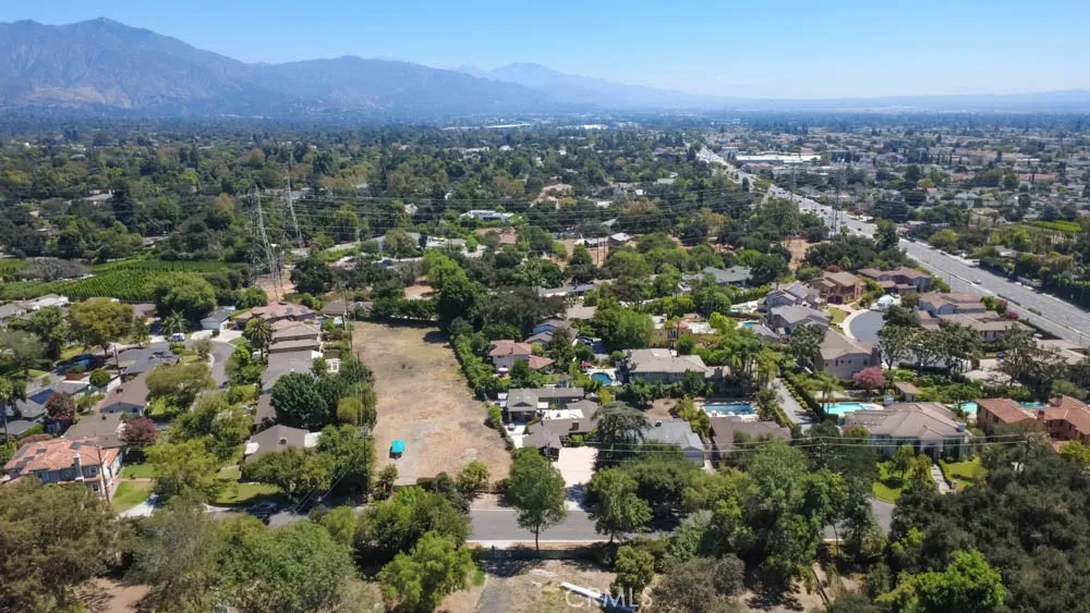 1018 La Presa Drive Pasadena, CA 91107