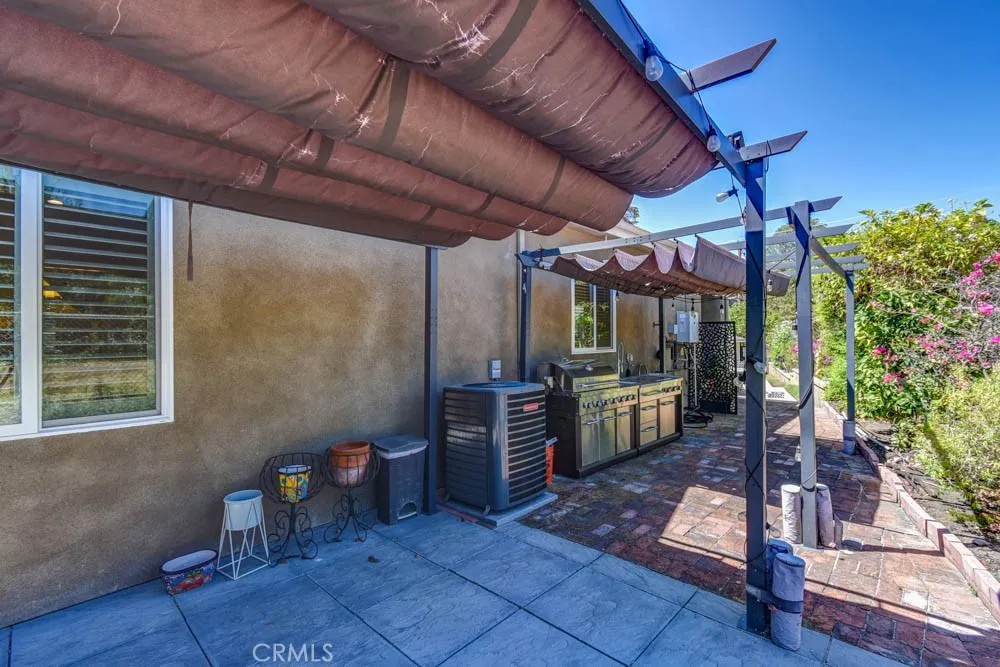 1018 La Presa Drive Pasadena, CA 91107