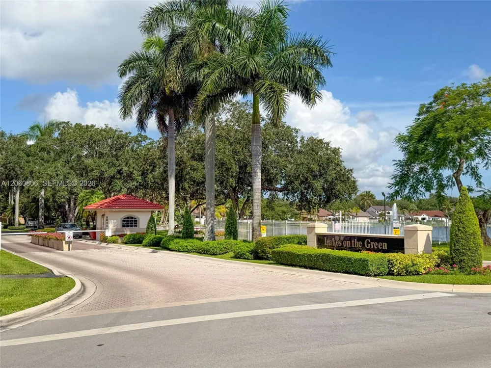 9011 NW 193rd Ter Hialeah, FL 33018
