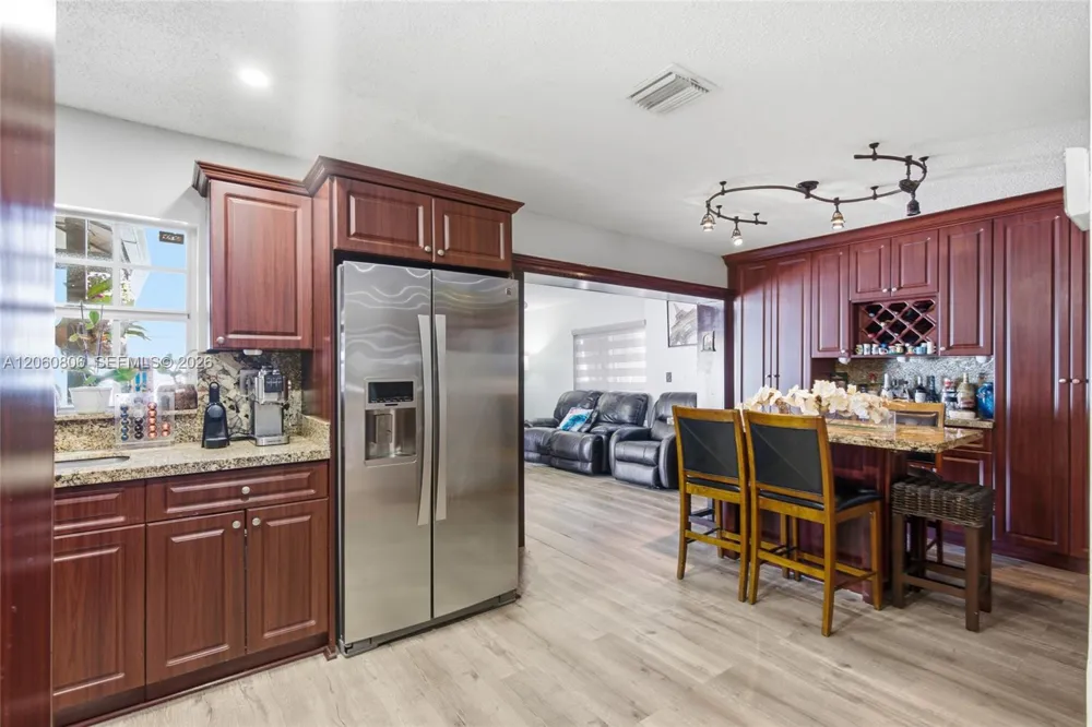 9011 NW 193rd Ter Hialeah, FL 33018