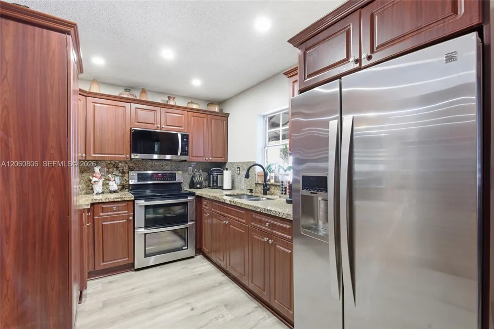 9011 NW 193rd Ter Hialeah, FL 33018