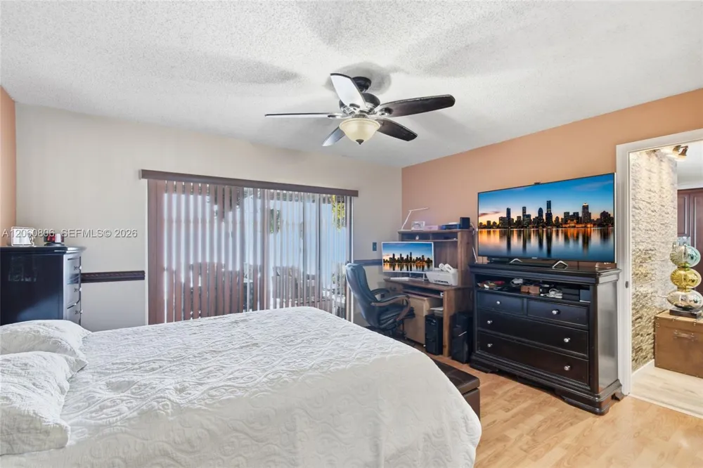 9011 NW 193rd Ter Hialeah, FL 33018
