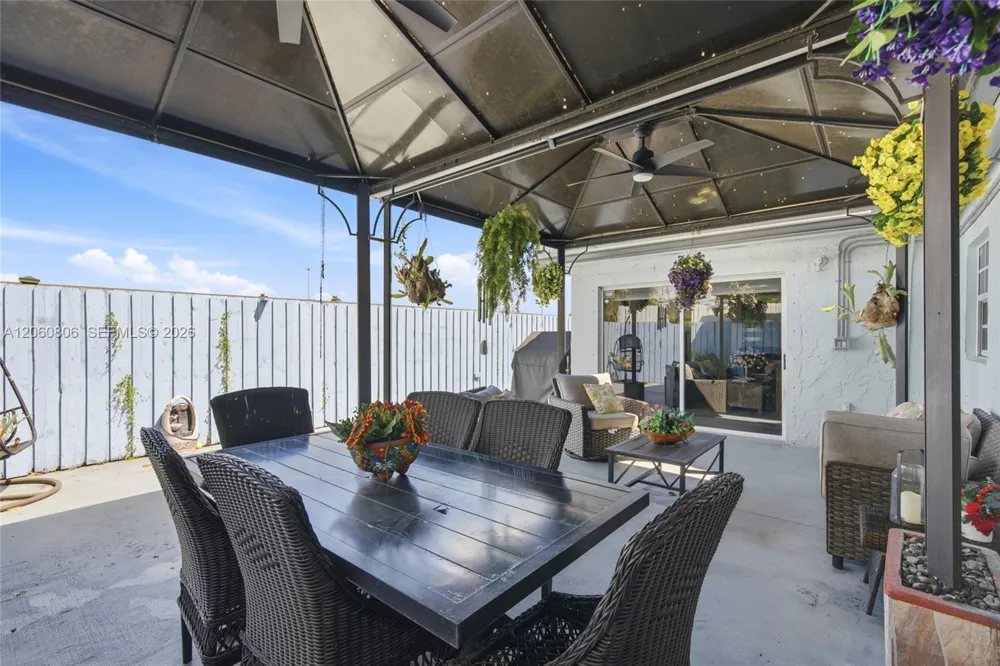 9011 NW 193rd Ter Hialeah, FL 33018