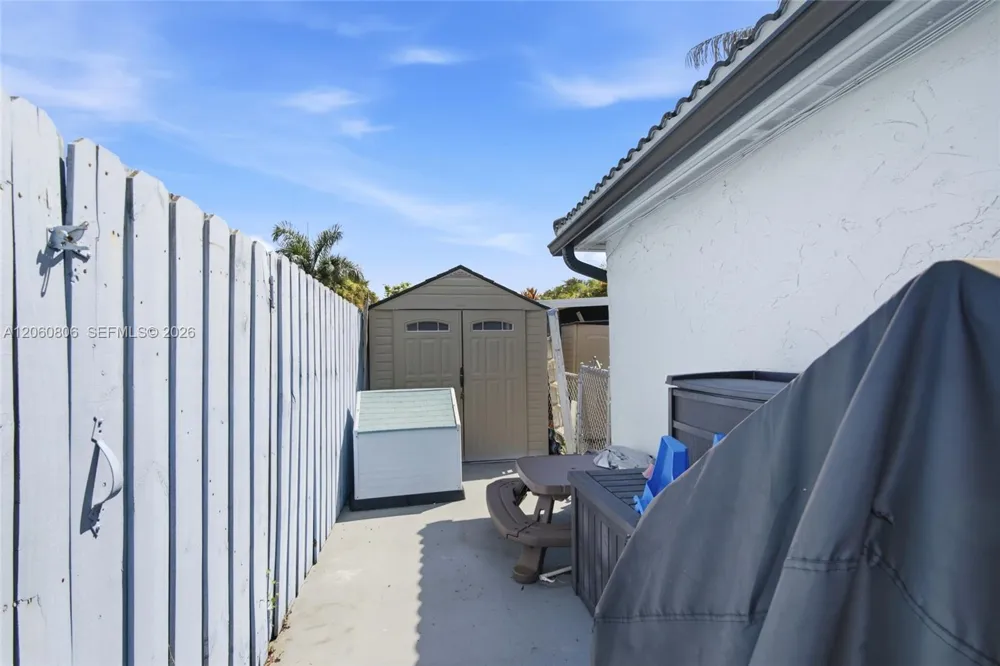 9011 NW 193rd Ter Hialeah, FL 33018