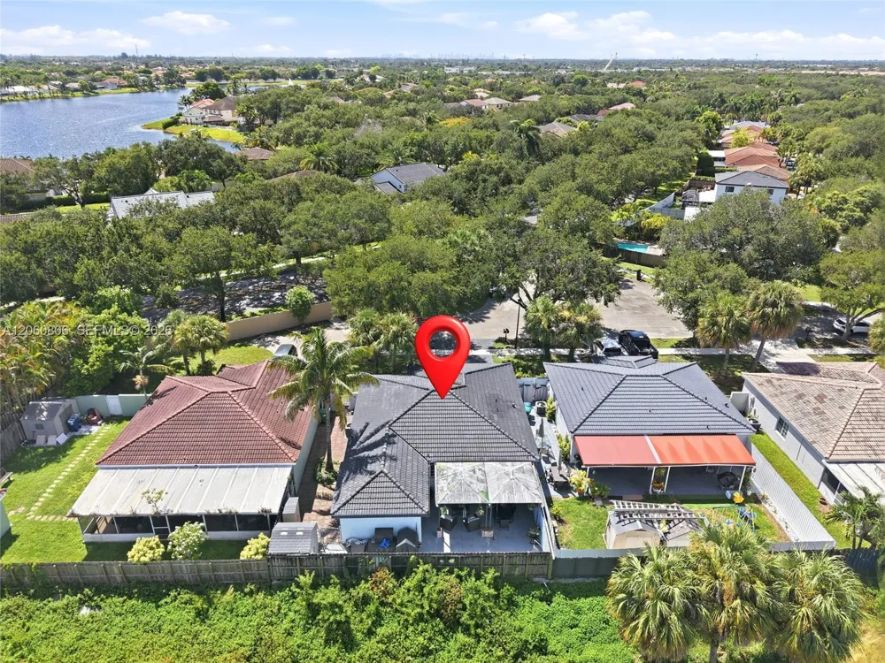 9011 NW 193rd Ter Hialeah, FL 33018