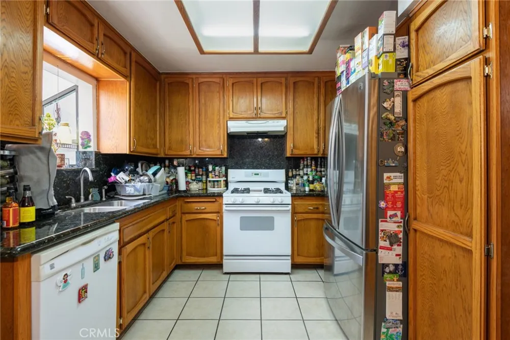 15106 Nordhoff #7 North Hills, CA 91343