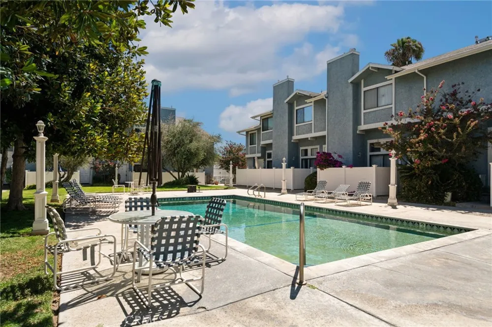 15106 Nordhoff #7 North Hills, CA 91343