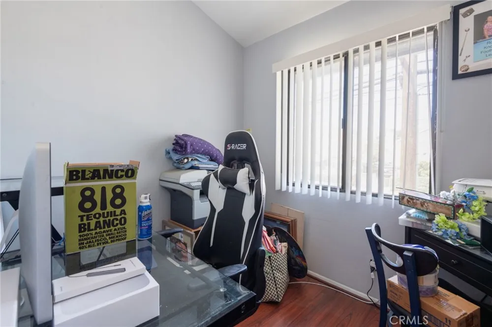 15106 Nordhoff #7 North Hills, CA 91343