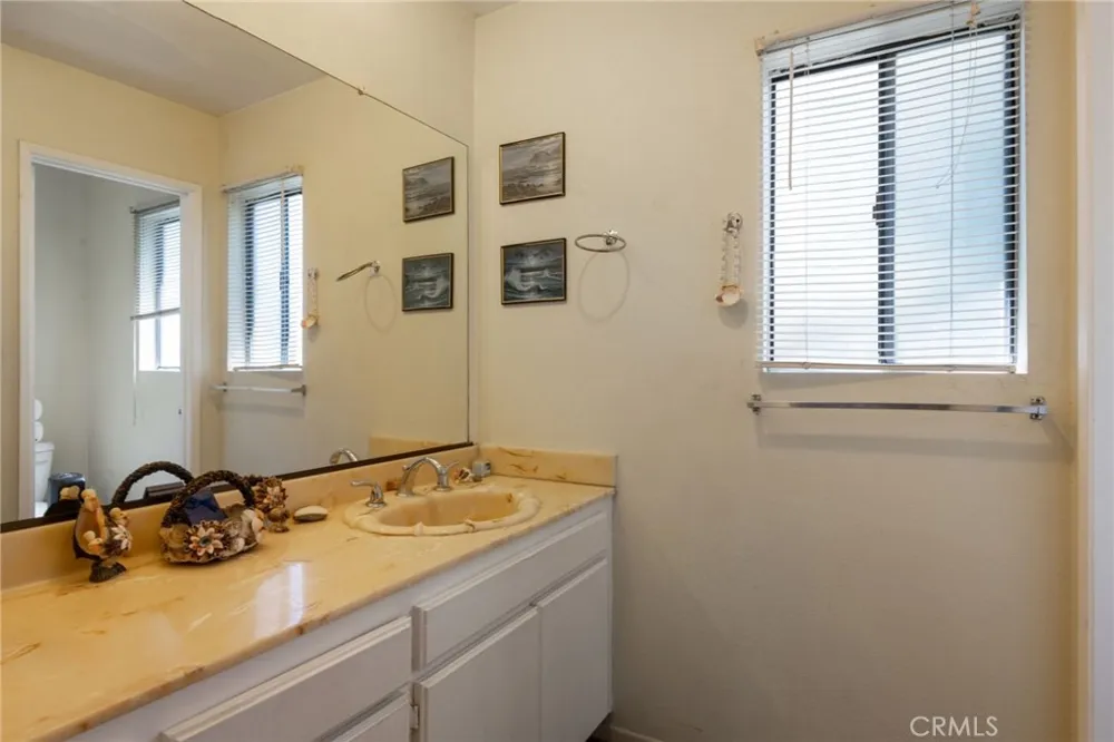 15106 Nordhoff #7 North Hills, CA 91343