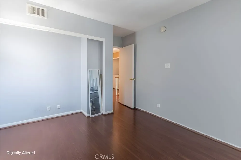 15106 Nordhoff #7 North Hills, CA 91343