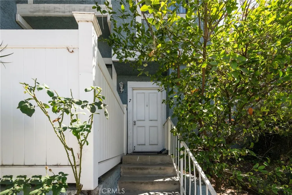 15106 Nordhoff #7 North Hills, CA 91343