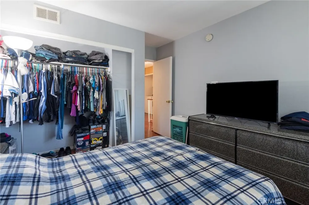 15106 Nordhoff #7 North Hills, CA 91343