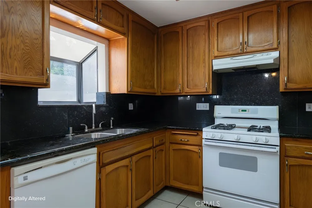 15106 Nordhoff #7 North Hills, CA 91343
