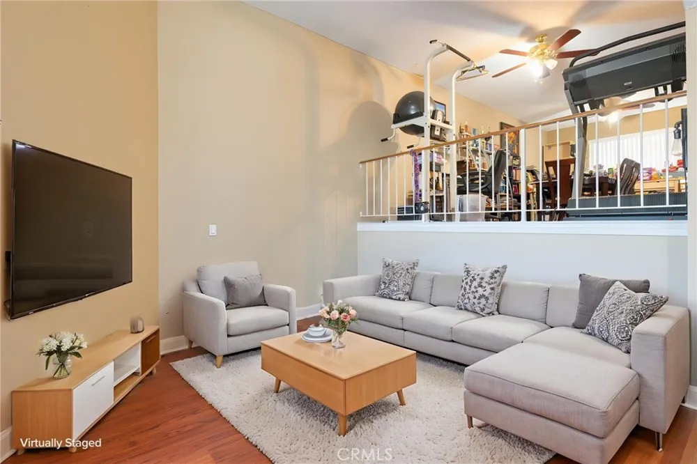 15106 Nordhoff #7 North Hills, CA 91343