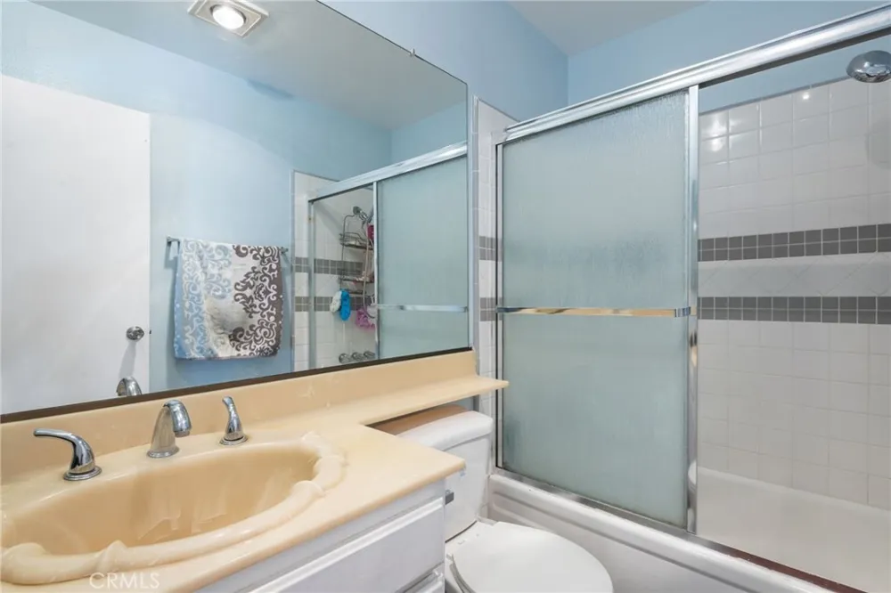 15106 Nordhoff #7 North Hills, CA 91343