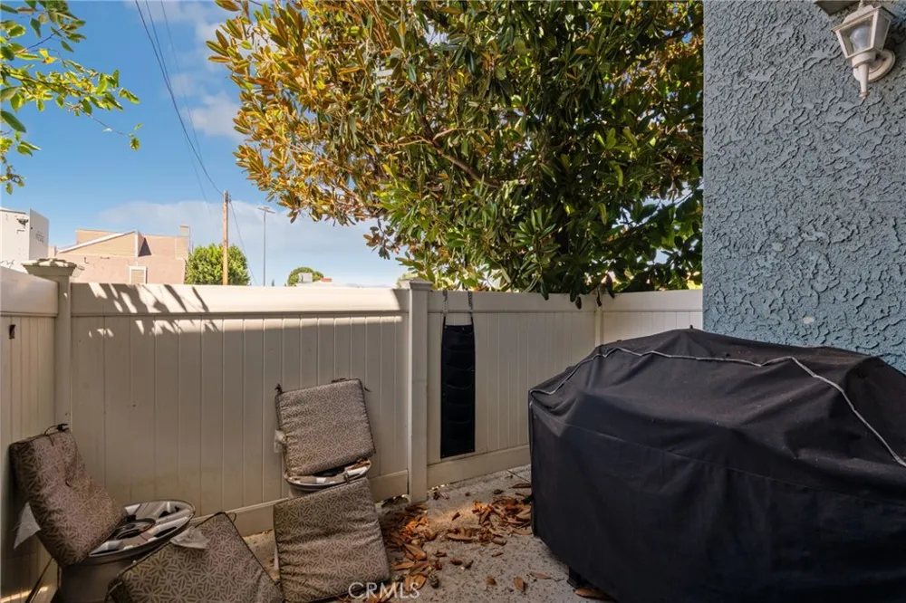 15106 Nordhoff #7 North Hills, CA 91343
