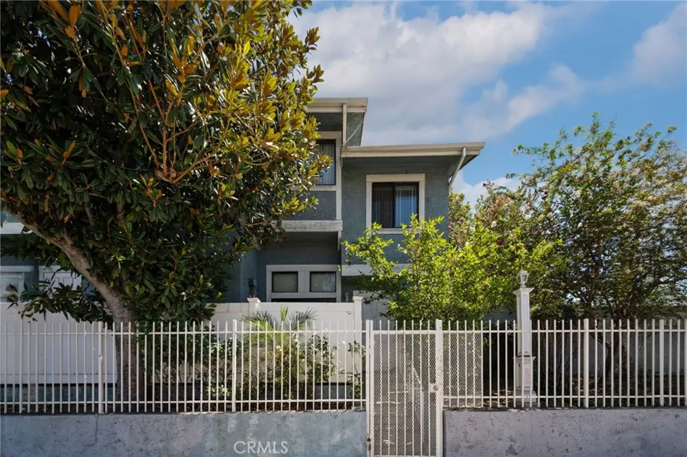 15106 Nordhoff #7 North Hills, CA 91343