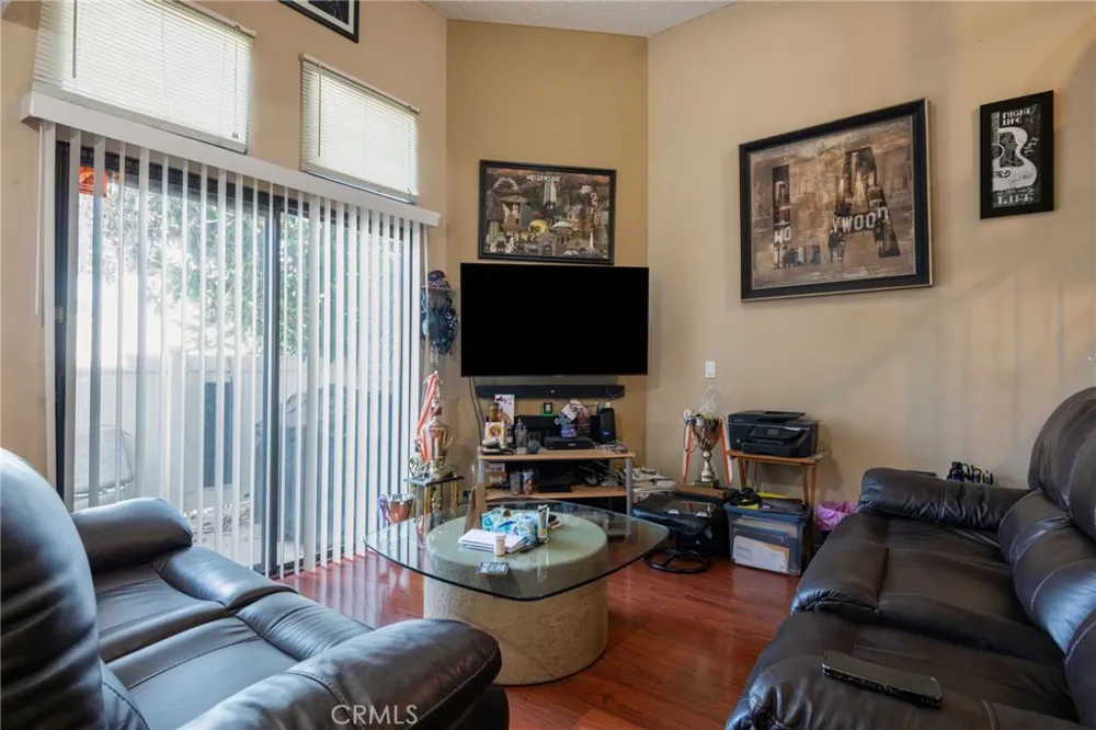 15106 Nordhoff #7 North Hills, CA 91343