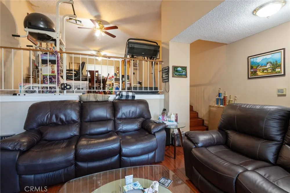 15106 Nordhoff #7 North Hills, CA 91343