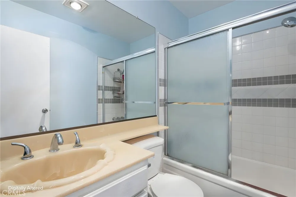 15106 Nordhoff #7 North Hills, CA 91343
