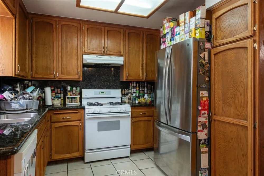 15106 Nordhoff #7 North Hills, CA 91343