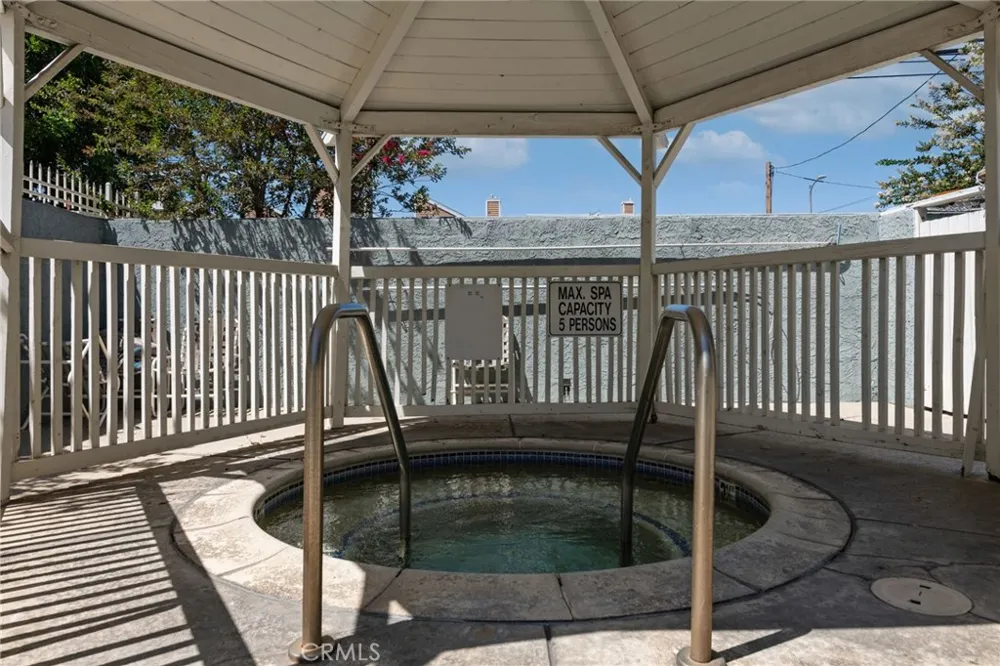 15106 Nordhoff #7 North Hills, CA 91343