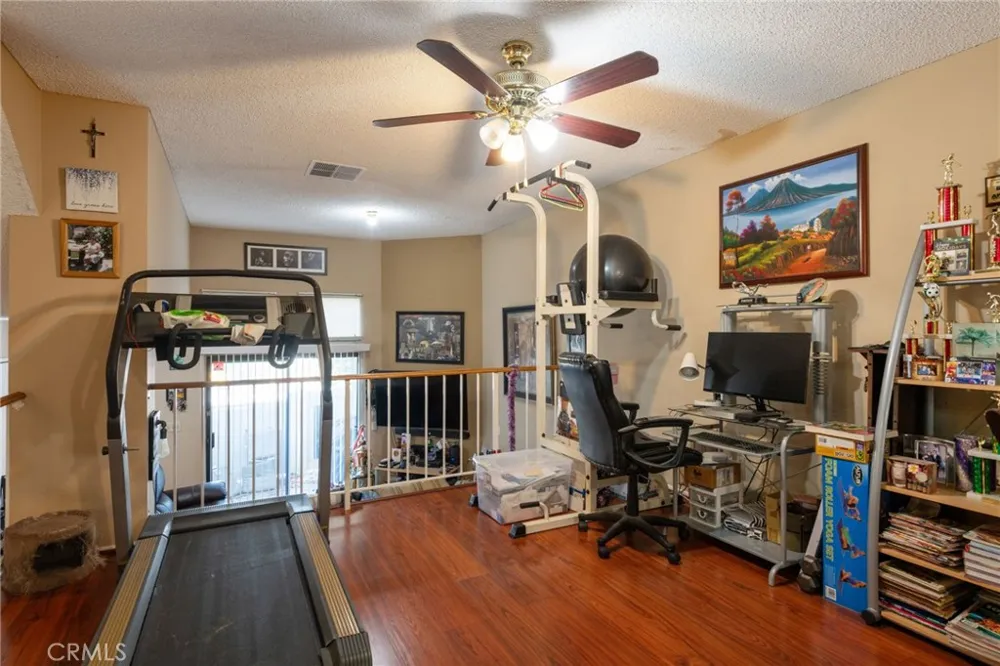 15106 Nordhoff #7 North Hills, CA 91343