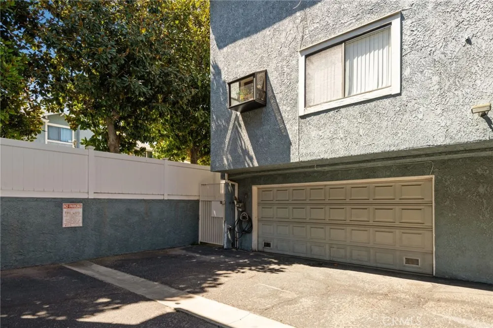 15106 Nordhoff #7 North Hills, CA 91343