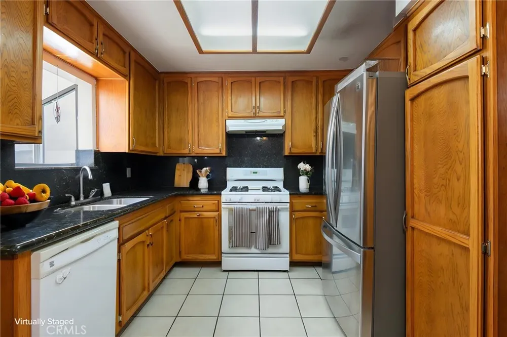 15106 Nordhoff #7 North Hills, CA 91343