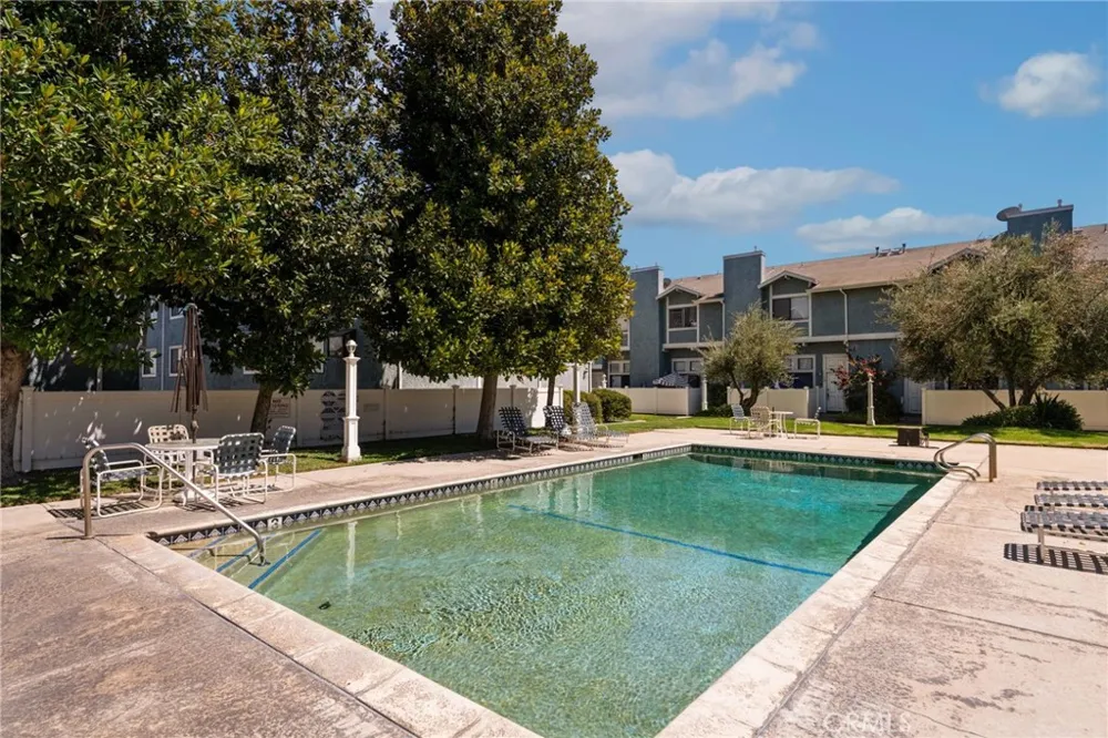 15106 Nordhoff #7 North Hills, CA 91343