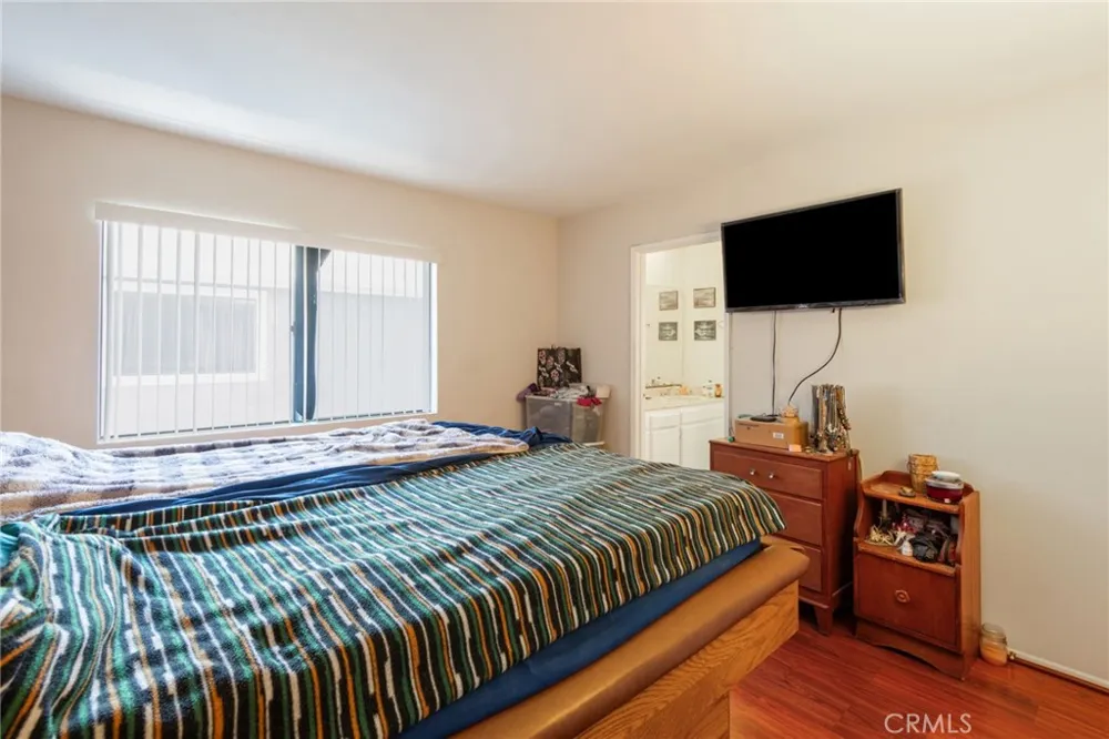 15106 Nordhoff #7 North Hills, CA 91343