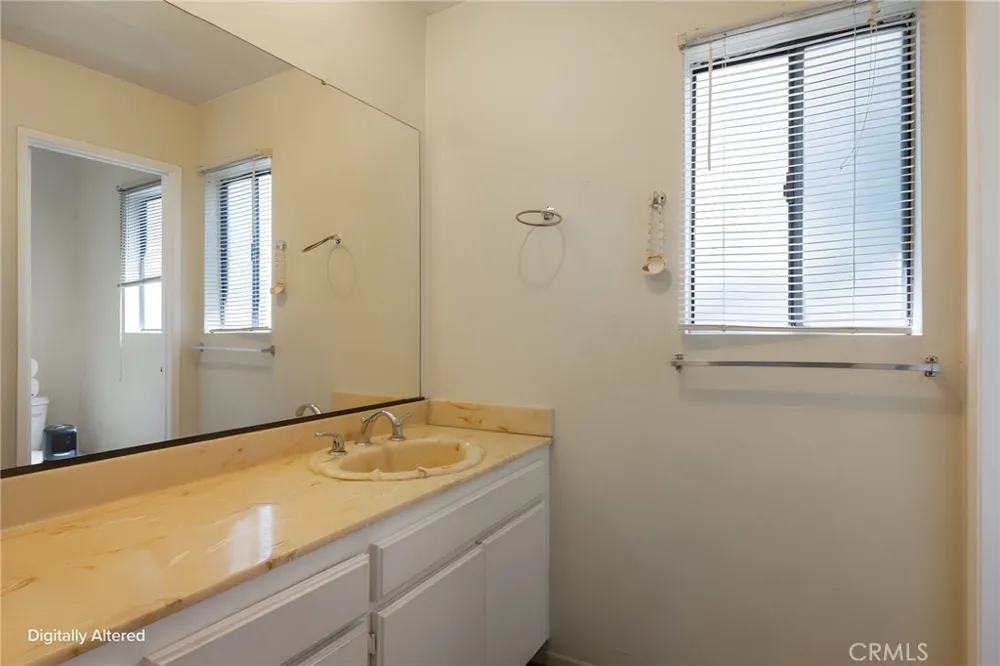 15106 Nordhoff #7 North Hills, CA 91343