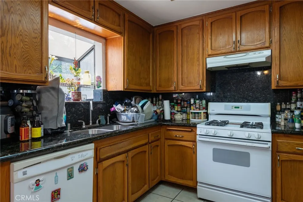 15106 Nordhoff #7 North Hills, CA 91343