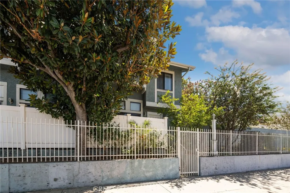 15106 Nordhoff #7 North Hills, CA 91343