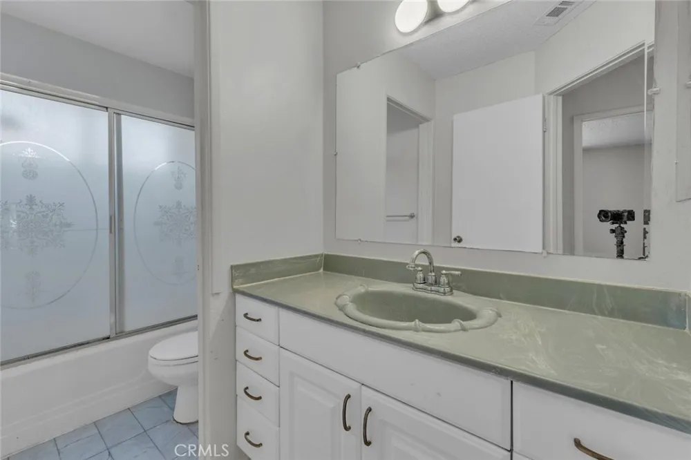 13046 Ebell Street North Hollywood, CA 91605