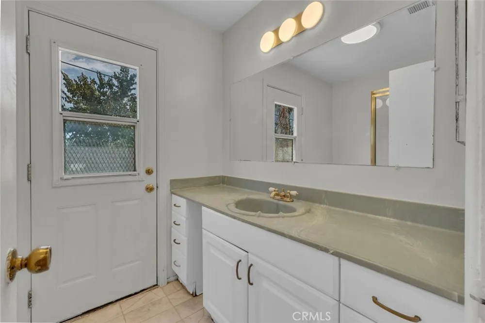 13046 Ebell Street North Hollywood, CA 91605