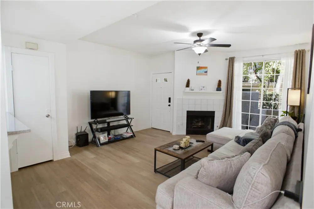 24115 Del Monte Drive #71 Valencia, CA 91355
