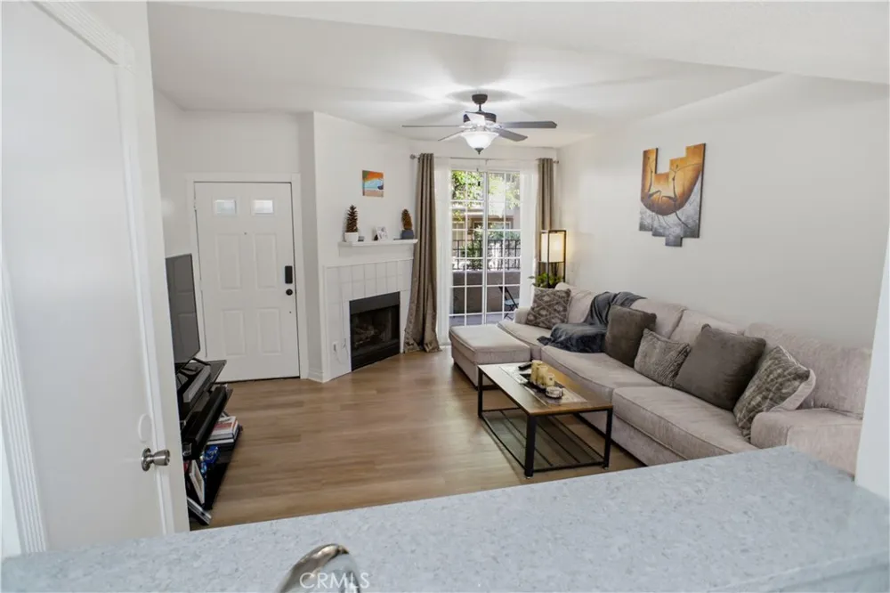 24115 Del Monte Drive #71 Valencia, CA 91355
