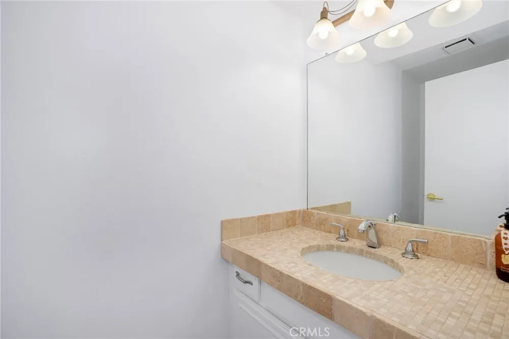 17255 Palisades Circle Pacific Palisades, CA 90272
