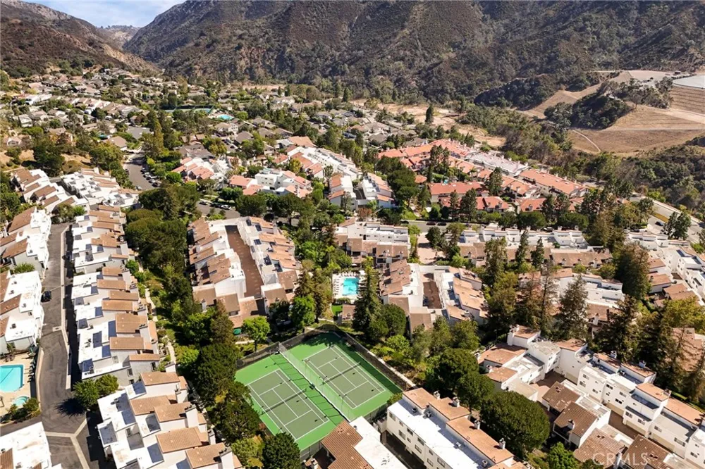 17255 Palisades Circle Pacific Palisades, CA 90272