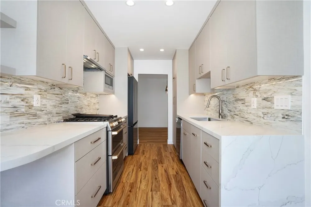 17255 Palisades Circle Pacific Palisades, CA 90272