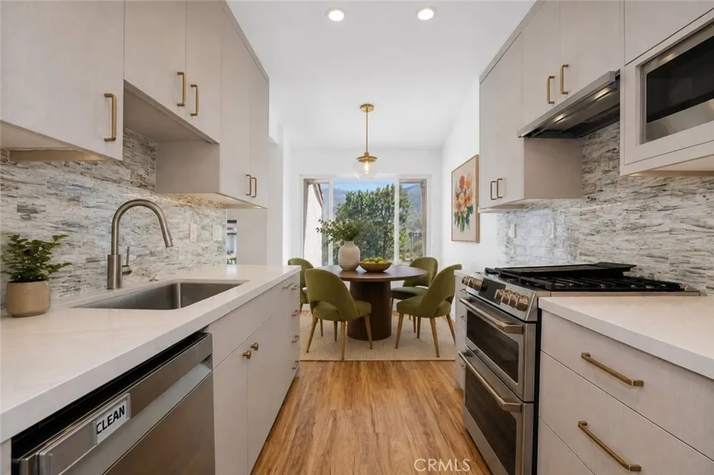 17255 Palisades Circle Pacific Palisades, CA 90272