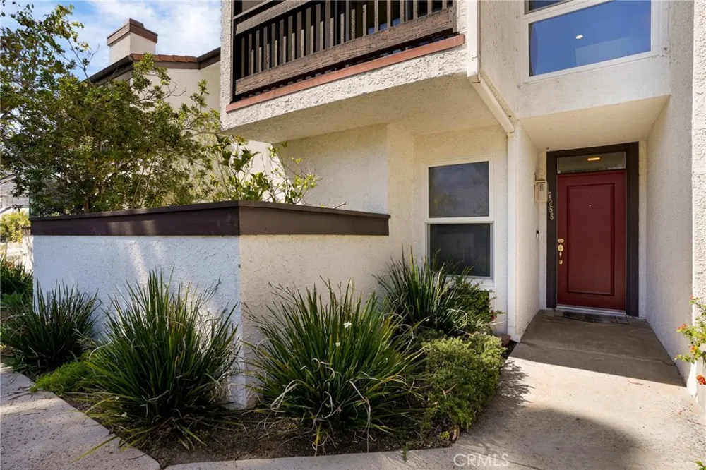 17255 Palisades Circle Pacific Palisades, CA 90272