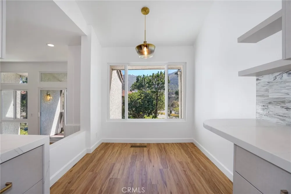 17255 Palisades Circle Pacific Palisades, CA 90272