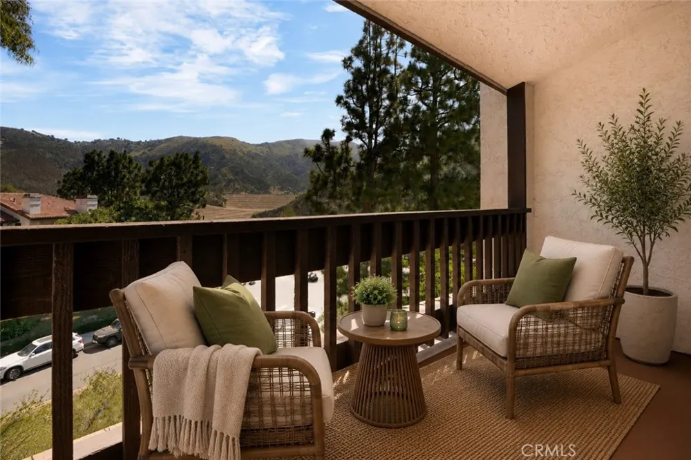 17255 Palisades Circle Pacific Palisades, CA 90272