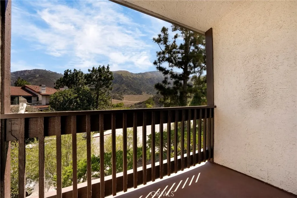 17255 Palisades Circle Pacific Palisades, CA 90272