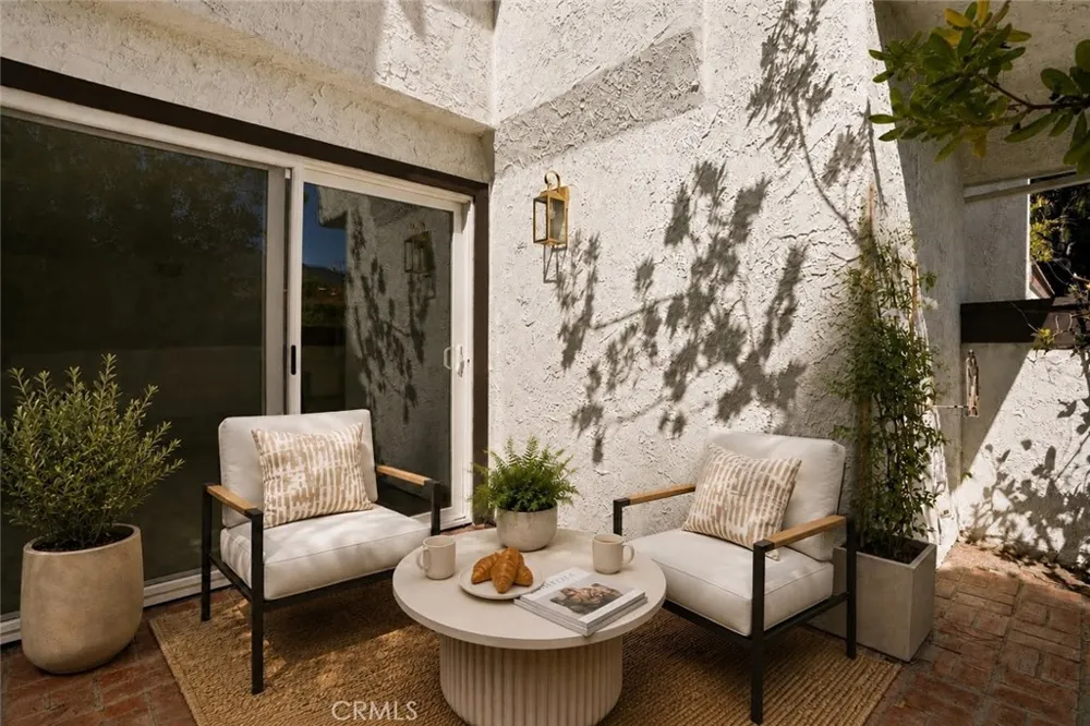 17255 Palisades Circle Pacific Palisades, CA 90272