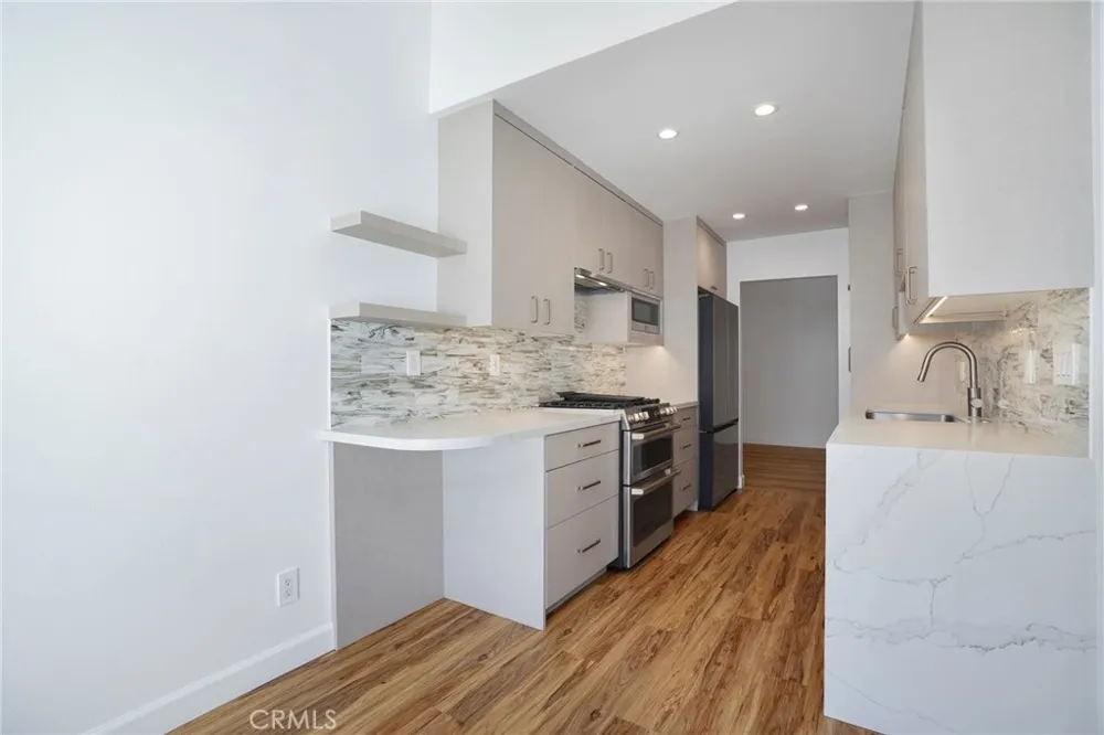 17255 Palisades Circle Pacific Palisades, CA 90272