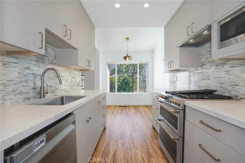 17255 Palisades Circle Pacific Palisades, CA 90272